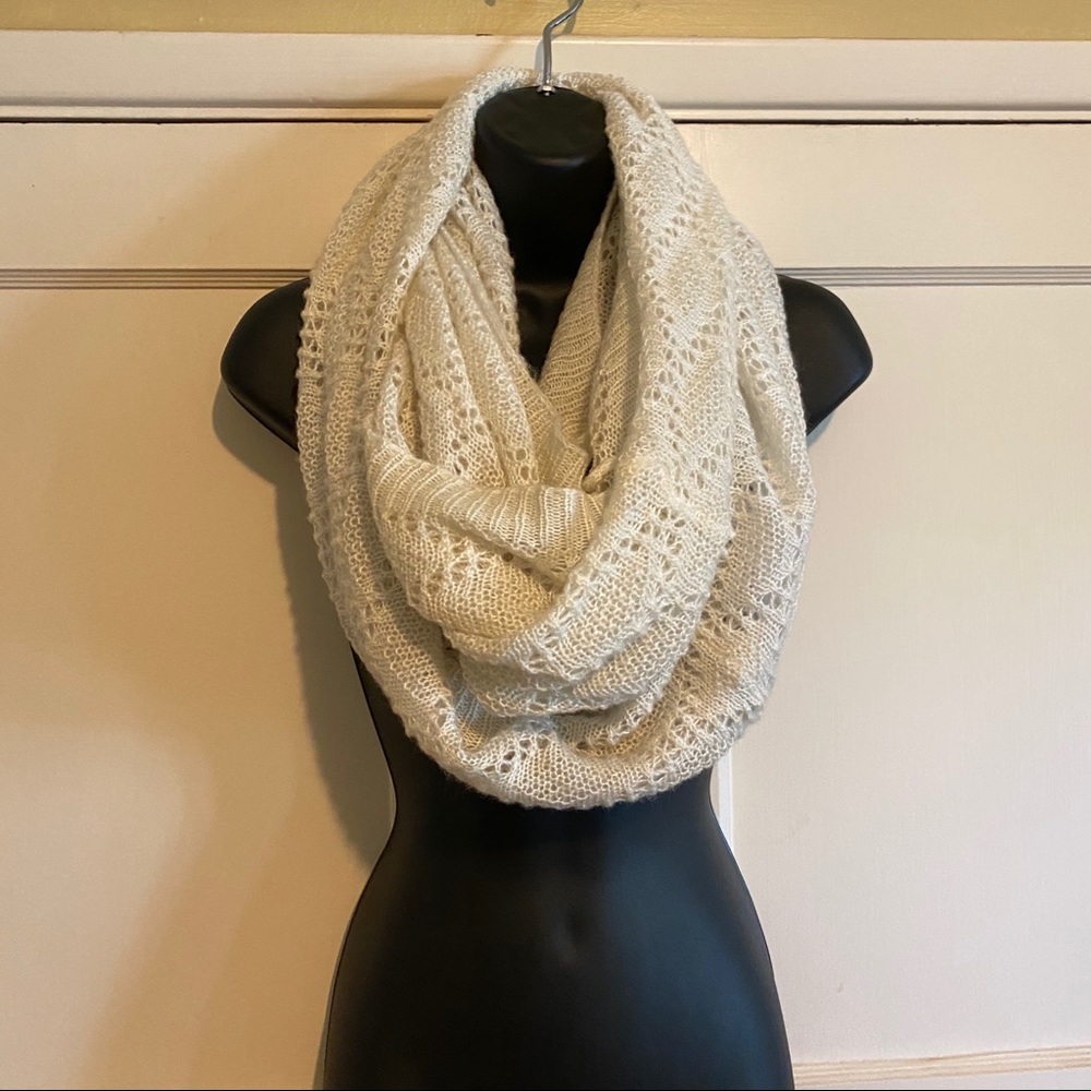 *FLASH SALE* H&M Divided Crocheted White Scarf - Picture 1 of 6